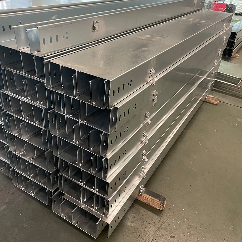 Tabuleiro de cabos com rebordo em formato de gota de água