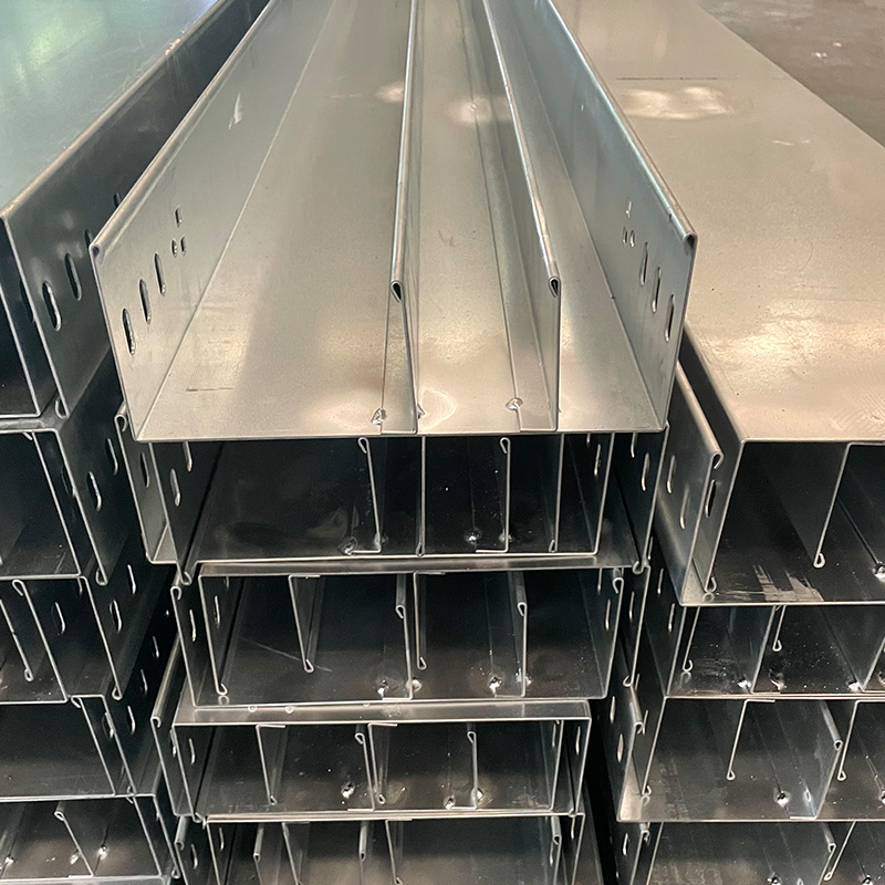 Tabuleiro de cabos com rebordo em formato de gota de água