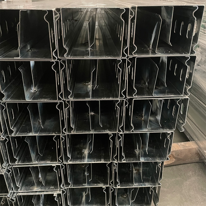 Bandeja de cabos com travamento automático