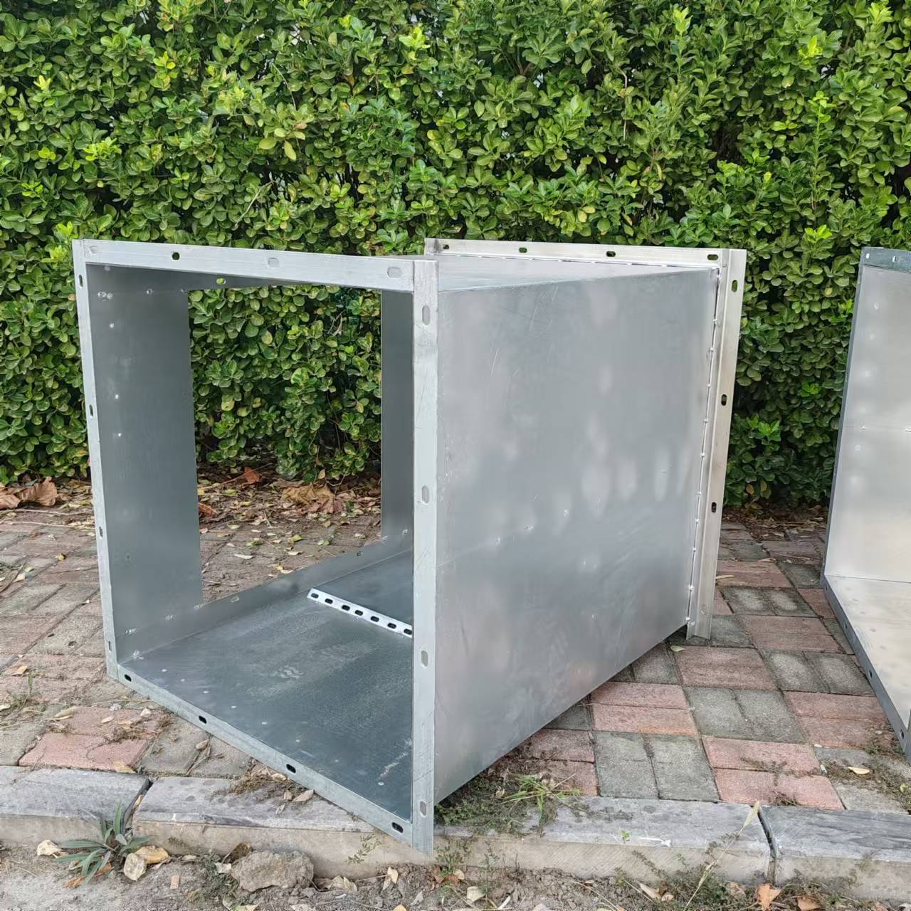 Bandeja de cabos com eixo vertical