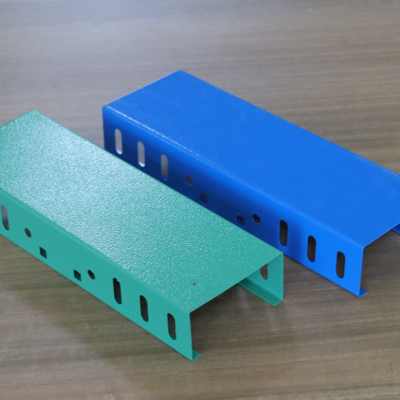 Personalização de caminho de cabos pintado com spray à prova de fogo