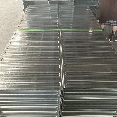 Bandeja de cabos moldada para poupança de energia