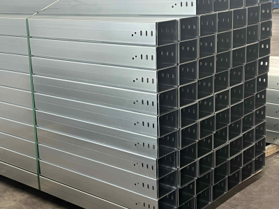 Tabuleiro de cabos em chapa galvanizada a quente