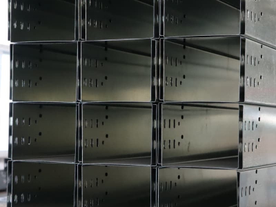 Bandeja de cabos e escada de cabos