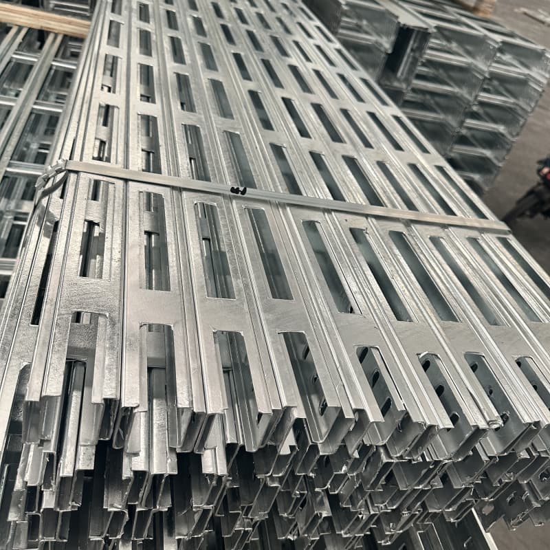 Bandeja de cabos de grande vão